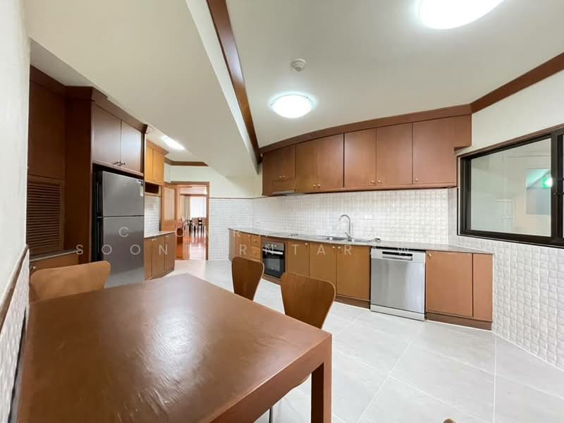 Villa Fourteen, Bangkok, Soi Sukhumvit 14, Khlong Toei, Bangkok, 4 Bedrooms, 300 sqm, Apartment For Rent, by Chomratkamol Soontorntarawong (Gor), 500298153 - DDproperty.com