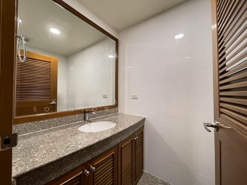 Villa Fourteen, Bangkok, Soi Sukhumvit 14, Khlong Toei, Bangkok, 4 Bedrooms, 300 sqm, Apartment For Rent, by Chomratkamol Soontorntarawong (Gor), 500298153 - DDproperty.com