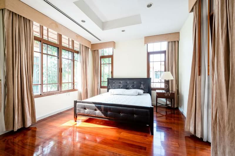 Baan Sansiri Sukhumvit 67, Bangkok, 32 Soi Sukhumvit 67, Phra Kanong Nua, Watthana, Bangkok, 4 Bedrooms, 490 sqm, Single Detached House For Rent, by Chomratkamol Soontorntarawong (Gor), 500298177 - DDproperty.com