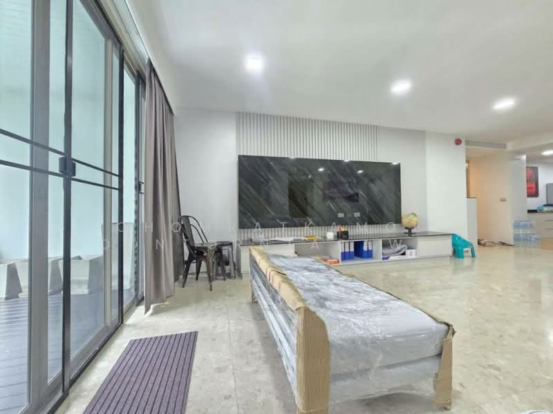 Ficus Lane, Bangkok, Soi Sukhumvit 44/1, Phra Kanong, Khlong Toei, Bangkok, 3 Bedrooms, 210 sqm, Condo For Rent, by Chomratkamol Soontorntarawong (Gor), 500298247 - DDproperty.com
