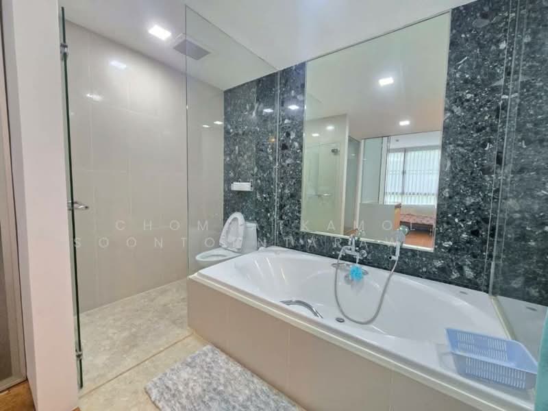Ficus Lane, Bangkok, Soi Sukhumvit 44/1, Phra Kanong, Khlong Toei, Bangkok, 3 Bedrooms, 210 sqm, Condo For Rent, by Chomratkamol Soontorntarawong (Gor), 500298247 - DDproperty.com