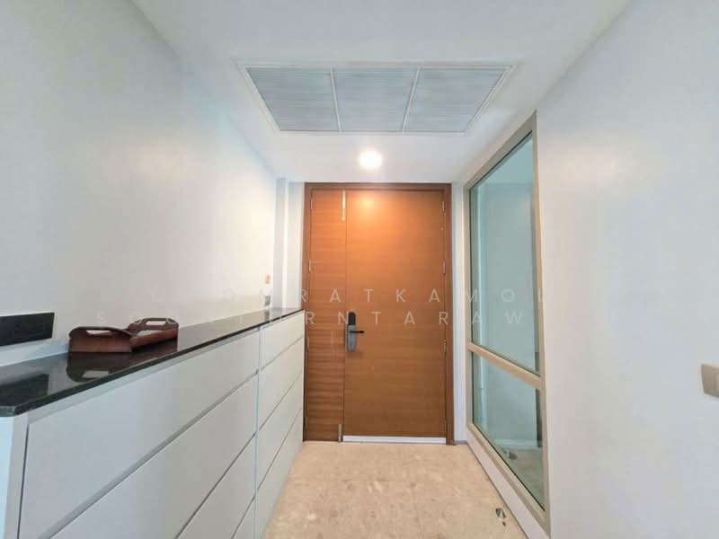 Ficus Lane, Bangkok, Soi Sukhumvit 44/1, Phra Kanong, Khlong Toei, Bangkok, 3 Bedrooms, 210 sqm, Condo For Rent, by Chomratkamol Soontorntarawong (Gor), 500298247 - DDproperty.com