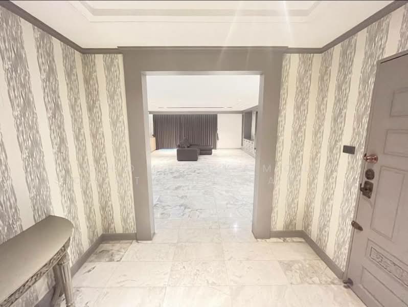 D.S. Tower 1 Sukhumvit 33, Bangkok, Soi Phrom Chit, Khlong Tan Nua, Watthana, Bangkok, 3 Bedrooms, 204 sqm, Condo For Sale, by Chomratkamol Soontorntarawong (Gor), 500298289 - DDproperty.com
