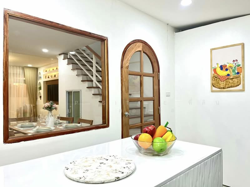 3-Storey Townhouse, Jed Yod Area Prime location next to Ton Pho 7-Eleven Close to MAYA., Chiang Mai, Chang Phuak, Muang Chiang Mai, Chiang Mai, 3 Bedrooms, 200 sqm, Townhouse For Rent, by The Positive ที่ดิน บ้าน คอนโด, 500298559 - DDproperty.com