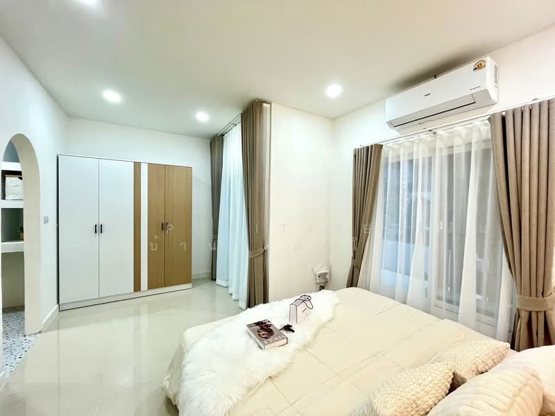 3-Storey Townhouse, Jed Yod Area Prime location next to Ton Pho 7-Eleven Close to MAYA., Chiang Mai, Chang Phuak, Muang Chiang Mai, Chiang Mai, 3 Bedrooms, 200 sqm, Townhouse For Rent, by The Positive ที่ดิน บ้าน คอนโด, 500298559 - DDproperty.com