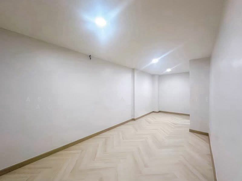 For Sale 2-Storey Townhouse, Newly renovated house@ Bang Chak (Phueng Mi 50), Bangkok, Bang Chak, Phra Khanong, Bangkok, 2 Bedrooms, 100 sqm, Townhouse For Sale, by Aspire Real Estate Agency Co., Ltd., 500298866 - DDproperty.com