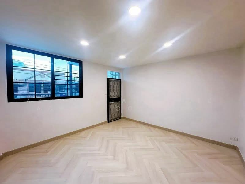 For Sale 2-Storey Townhouse, Newly renovated house@ Bang Chak (Phueng Mi 50), Bangkok, Bang Chak, Phra Khanong, Bangkok, 2 Bedrooms, 100 sqm, Townhouse For Sale, by Aspire Real Estate Agency Co., Ltd., 500298866 - DDproperty.com