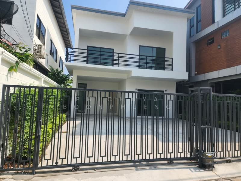 ขาย - ขายบ้านใหม่ สุขุมวิท ใกล้ BTS จอดรถได้หลายคัน สุขุมวิท 93 (ซอยพึ่งมี 29), กรุงเทพ