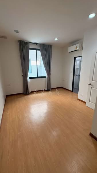 For Rent: 4-Bedroom Townhome, Company registration allowed, near BTS Punnawithi (SPSSR206), Bangkok, Bang Chak, Phra Khanong, Bangkok, 4 Bedrooms, 230 sqm, Townhouse For Rent, by Khun Poon, 500298934 - DDproperty.com