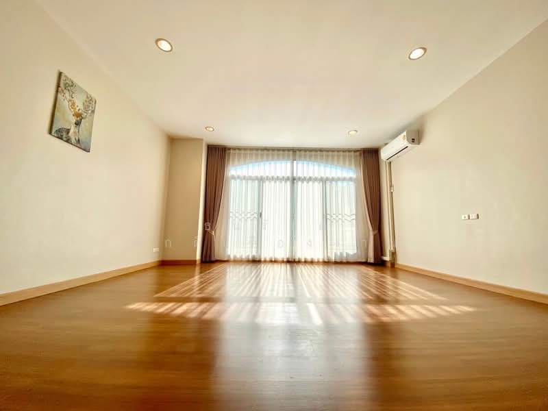 Baan Klang Muang The Royal Monaco Srinakarin-Pattanakarn, Bangkok, Rama 9 Road, Soi 43, Suan Luang, Suan Luang, Bangkok, 3 Bedrooms, 220 sqm, Townhouse For Rent, by Thanarat Sakruangngam, 500298940 - DDproperty.com