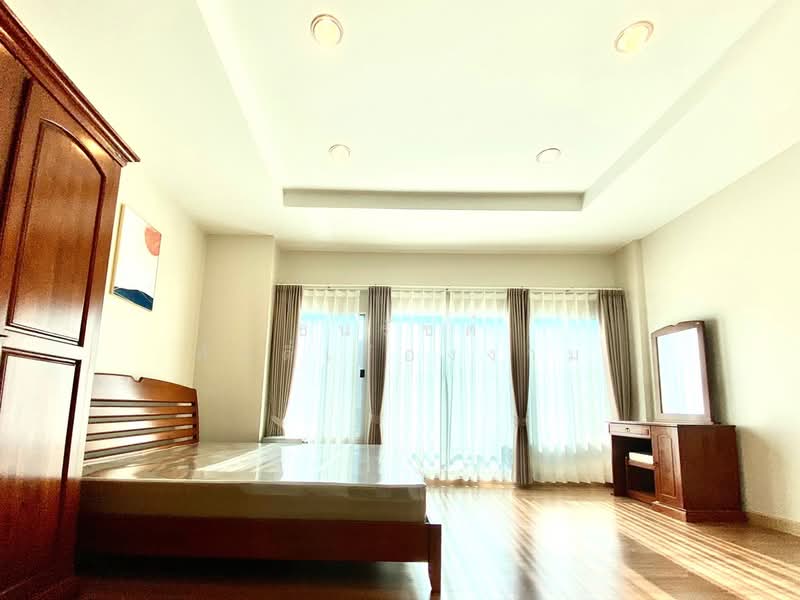 Baan Klang Muang The Royal Monaco Srinakarin-Pattanakarn, Bangkok, Rama 9 Road, Soi 43, Suan Luang, Suan Luang, Bangkok, 3 Bedrooms, 220 sqm, Townhouse For Rent, by Thanarat Sakruangngam, 500298940 - DDproperty.com
