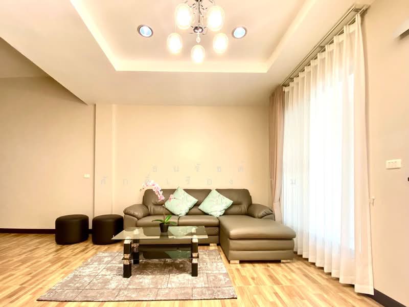 Baan Klang Muang The Royal Monaco Srinakarin-Pattanakarn, Bangkok, Rama 9 Road, Soi 43, Suan Luang, Suan Luang, Bangkok, 3 Bedrooms, 220 sqm, Townhouse For Rent, by Thanarat Sakruangngam, 500298940 - DDproperty.com