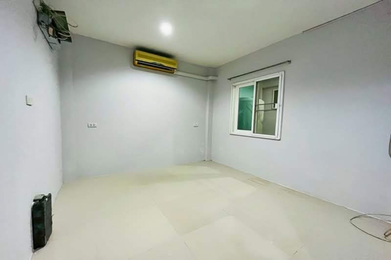 The Exclusive Pattanakarn 44, Bangkok, Soi Phatthanakan 44, Phatthanakan Road, Suan Luang, Bangkok, 4 Bedrooms, 200 sqm, Townhouse For Sale, by คุณจ๋า, 500298985 - DDproperty.com