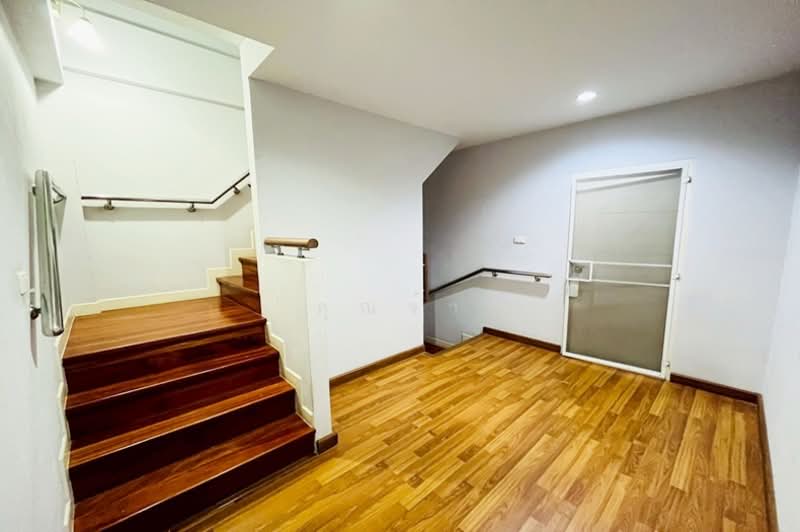 The Exclusive Pattanakarn 44, Bangkok, Soi Phatthanakan 44, Phatthanakan Road, Suan Luang, Bangkok, 4 Bedrooms, 200 sqm, Townhouse For Sale, by คุณจ๋า, 500298985 - DDproperty.com