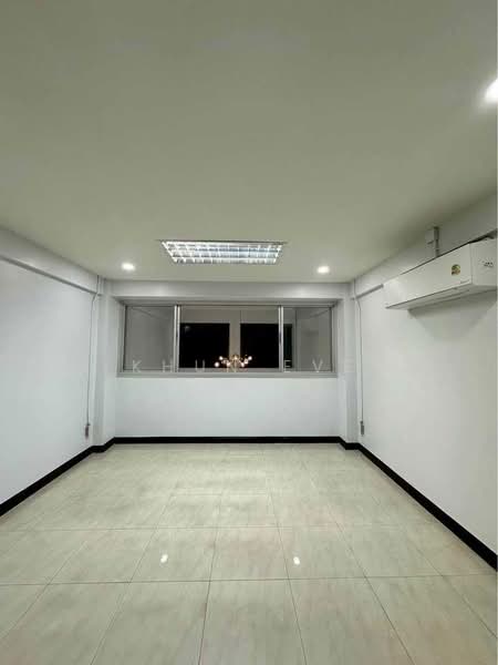 Newly Renovated Commercial Building for Rent Near BTS Samrong with Parking (SPSEVE1920), Samut Prakan, สุขุมวิท, Samrong Nua, Muang Samut Prakarn, Samut Prakan, , 365 sqm, Shophouse For Rent, by Khun Eve, 500299031 - DDproperty.com