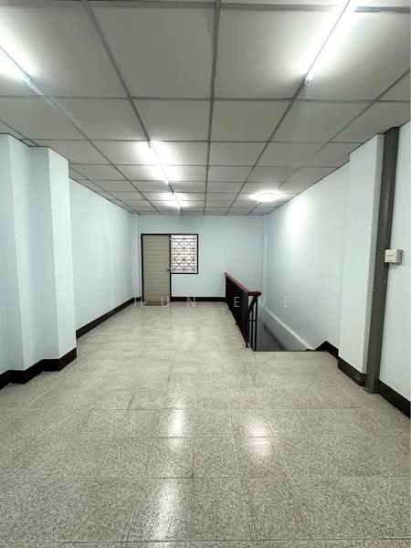 Newly Renovated Commercial Building for Rent Near BTS Samrong with Parking (SPSEVE1920), Samut Prakan, สุขุมวิท, Samrong Nua, Muang Samut Prakarn, Samut Prakan, , 365 sqm, Shophouse For Rent, by Khun Eve, 500299031 - DDproperty.com