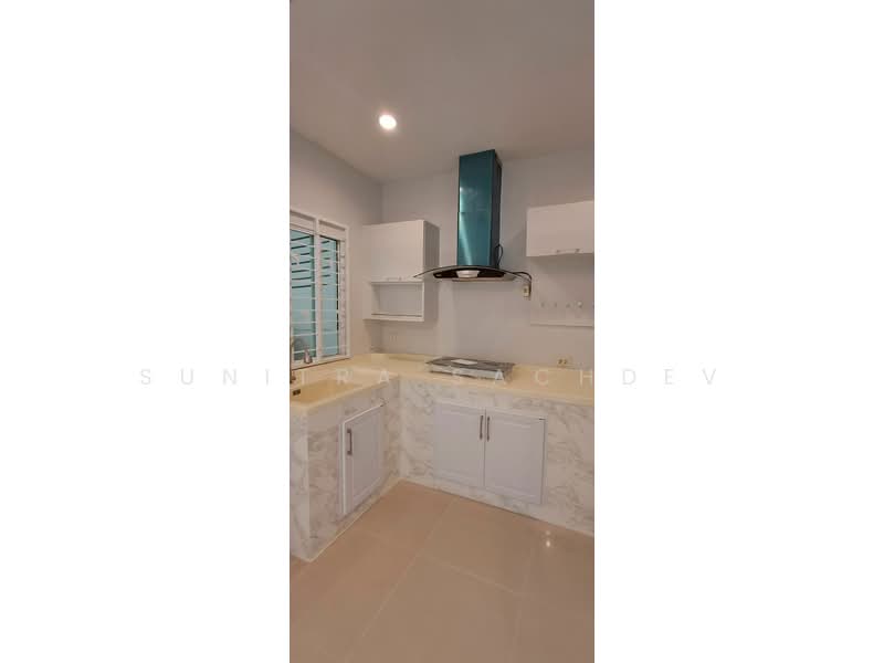 Villette City Pattanakarn 38, Bangkok, Phatthanakan Road, Prawet, Bangkok, 4 Bedrooms, 235 sqm, Townhouse For Sale, by Sunitra Sachdev, 500299109 - DDproperty.com