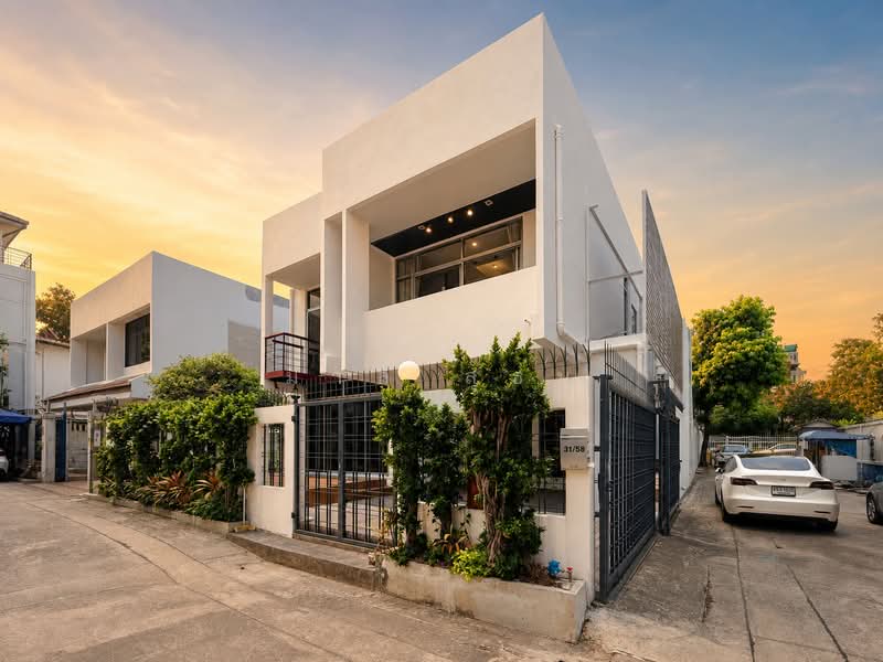 Baan Areesamphan Soi 4, Bangkok, Phaya Thai, Bangkok, 2 Bedrooms, 400 sqm, Single Detached House For Sale, by มาลี สุธน, 500299128 - DDproperty.com