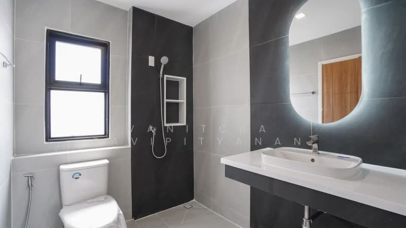 Ladawan Pinklao-Borommaratchachonnani, Bangkok, Borommaratchachonnani Road, Sala Thammasop, Thawi Watthana, Bangkok, 4 Bedrooms, 348 sqm, Single Detached House For Sale, by Vanitcha Ravipityanan, 500299169 - DDproperty.com