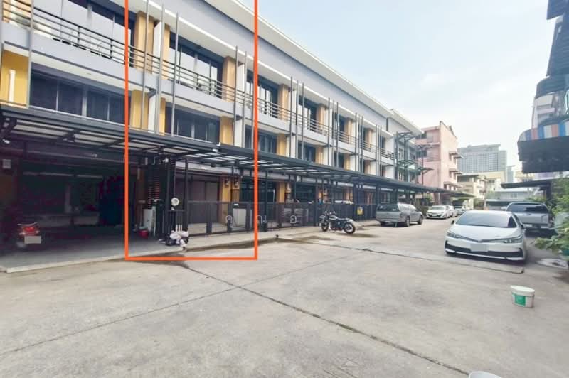 ขาย - ขายทาวน์เฮ้าส์ 3 ชั้น จรัญสนิทวงศ์ 62 - ราชวิถี 21 ใกล้ MRT สิรินธร บางพลัด, กรุงเทพ