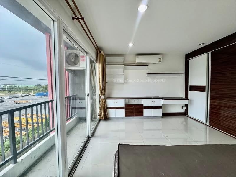 For Rent - ให้เช่าถูกมากอาคารพาณิชย์ 3 ชั้น ใกล้นิคมปิ่นทอง1 ศรีราชา พร้อมอยู่, Chon Buri (Pattaya)
