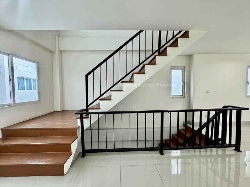 For Rent - ให้เช่าถูกมากอาคารพาณิชย์ 3 ชั้น ใกล้นิคมปิ่นทอง1 ศรีราชา พร้อมอยู่, Chon Buri (Pattaya)