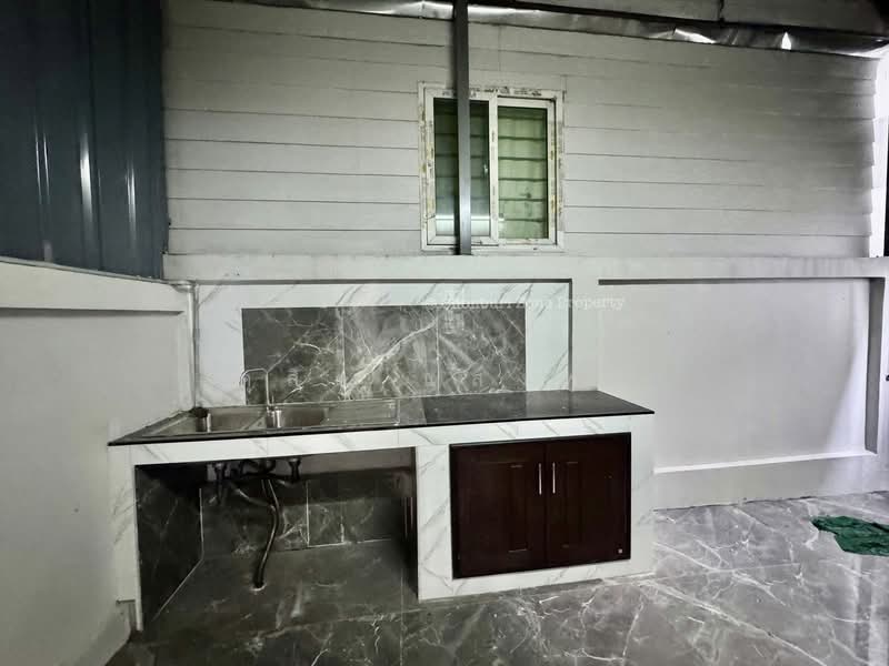For Rent - ให้เช่าถูกมากอาคารพาณิชย์ 3 ชั้น ใกล้นิคมปิ่นทอง1 ศรีราชา พร้อมอยู่, Chon Buri (Pattaya)