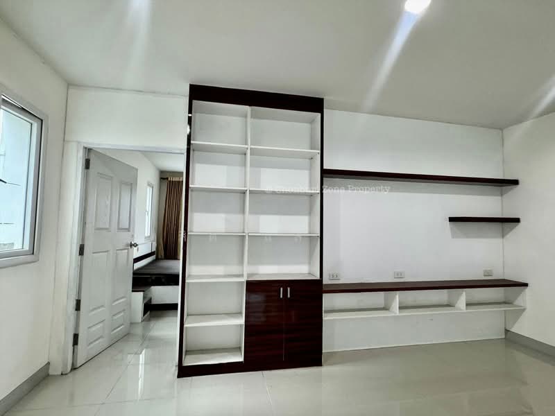 For Rent - ให้เช่าถูกมากอาคารพาณิชย์ 3 ชั้น ใกล้นิคมปิ่นทอง1 ศรีราชา พร้อมอยู่, Chon Buri (Pattaya)