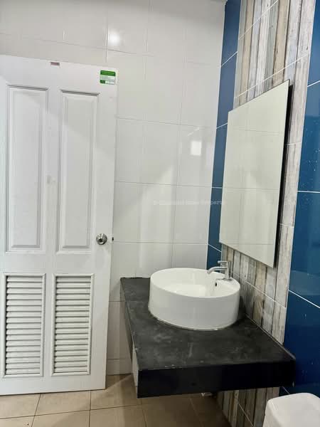 For Rent - ให้เช่าถูกมากอาคารพาณิชย์ 3 ชั้น ใกล้นิคมปิ่นทอง1 ศรีราชา พร้อมอยู่, Chon Buri (Pattaya)