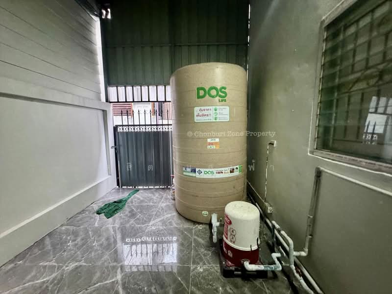 For Rent - ให้เช่าถูกมากอาคารพาณิชย์ 3 ชั้น ใกล้นิคมปิ่นทอง1 ศรีราชา พร้อมอยู่, Chon Buri (Pattaya)