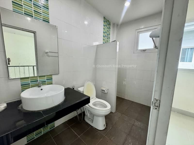 For Rent - ให้เช่าถูกมากอาคารพาณิชย์ 3 ชั้น ใกล้นิคมปิ่นทอง1 ศรีราชา พร้อมอยู่, Chon Buri (Pattaya)