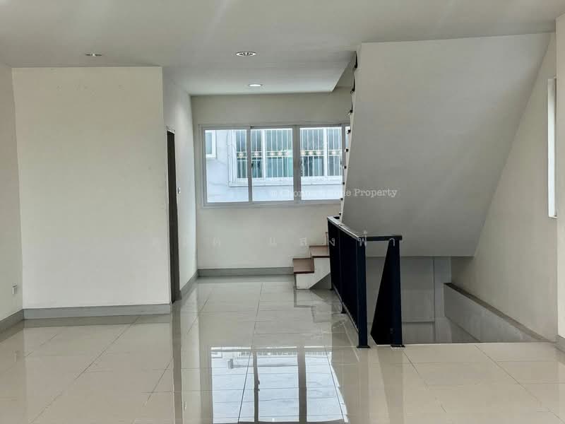 For Rent - ให้เช่าถูกมากอาคารพาณิชย์ 3 ชั้น ใกล้นิคมปิ่นทอง1 ศรีราชา พร้อมอยู่, Chon Buri (Pattaya)