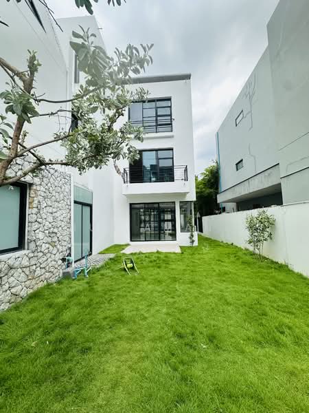 Noble home Ekamai 22, Bangkok, Khlong Tan Nua, Watthana, Bangkok, 4 Bedrooms, 600 sqm, Single Detached House For Rent, by Khun Amanda, 500299353 - DDproperty.com