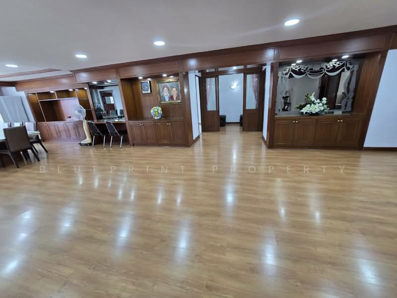 Wattana Heights, Bangkok, Sukhumvit Road, Khlongtoei Nua, Watthana, Bangkok, 3 Bedrooms, 330 sqm, Condo For Sale, by Blueprint Property, 500299556 - DDproperty.com