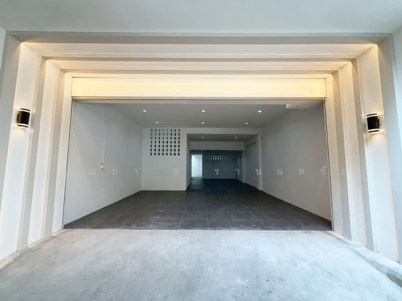 ทาวน์โฮม 4.5 ชั้น ถนนสุขุมวิท 101, Bangkok, สุขุมวิท, Phra Kanong Nua, Watthana, Bangkok, 4 Bedrooms, 350 sqm, Townhouse For Sale, by ปุณณภา นารานนทชัย, 500299565 - DDproperty.com