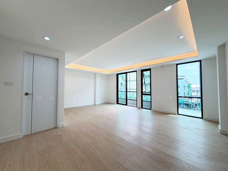 ทาวน์โฮม 4.5 ชั้น ถนนสุขุมวิท 101, Bangkok, สุขุมวิท, Phra Kanong Nua, Watthana, Bangkok, 4 Bedrooms, 350 sqm, Townhouse For Sale, by ปุณณภา นารานนทชัย, 500299565 - DDproperty.com