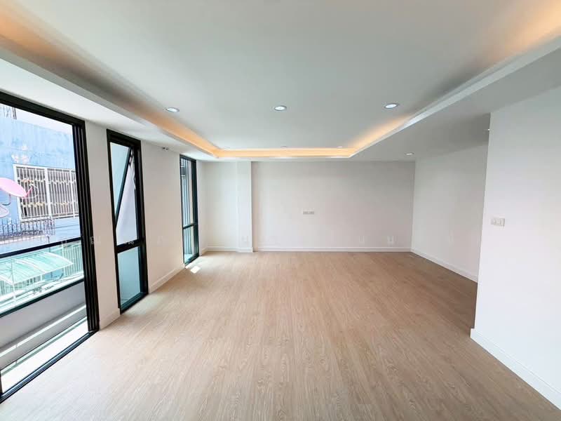 ทาวน์โฮม 4.5 ชั้น ถนนสุขุมวิท 101, Bangkok, สุขุมวิท, Phra Kanong Nua, Watthana, Bangkok, 4 Bedrooms, 350 sqm, Townhouse For Sale, by ปุณณภา นารานนทชัย, 500299565 - DDproperty.com