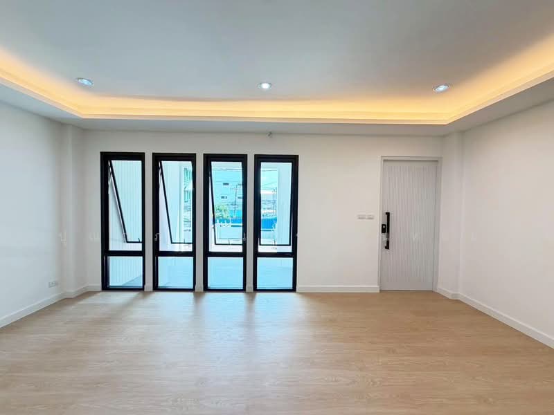 ทาวน์โฮม 4.5 ชั้น ถนนสุขุมวิท 101, Bangkok, สุขุมวิท, Phra Kanong Nua, Watthana, Bangkok, 4 Bedrooms, 350 sqm, Townhouse For Sale, by ปุณณภา นารานนทชัย, 500299565 - DDproperty.com
