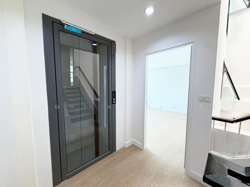 ทาวน์โฮม 4.5 ชั้น ถนนสุขุมวิท 101, Bangkok, สุขุมวิท, Phra Kanong Nua, Watthana, Bangkok, 4 Bedrooms, 350 sqm, Townhouse For Sale, by ปุณณภา นารานนทชัย, 500299565 - DDproperty.com