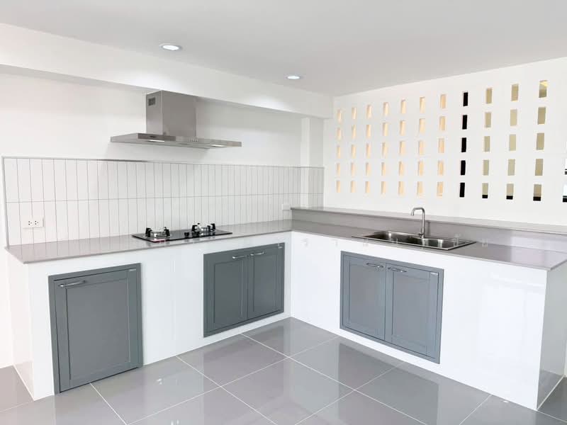 ทาวน์โฮม 4.5 ชั้น ถนนสุขุมวิท 101, Bangkok, สุขุมวิท, Phra Kanong Nua, Watthana, Bangkok, 4 Bedrooms, 350 sqm, Townhouse For Sale, by ปุณณภา นารานนทชัย, 500299565 - DDproperty.com