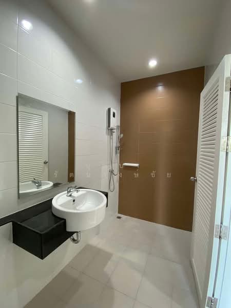 ใหม่กริ๊บ รีโนเวทใหม่ ทำเลนาคนิวาส 48 ให้เช่าทาวน์โฮม 3.5 ชั้น มุม ไอเพลส บ้านพร้อมอยู่ ทำเลดี, Bangkok, นาคนิวาส, Lat Phrao, Lat Phrao, Bangkok, 4 Bedrooms, 225 sqm, Townhouse For Rent, by บุษบา รัตนวงษ์ชัย, 500299617 - DDproperty.com