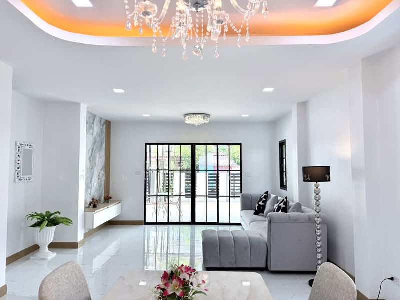 Royal Park Ville Suwinthawong, Bangkok, Suwinthawong Road, Lam Phak Chi, Nong Chok, Bangkok, 4 Bedrooms, 200 sqm, Single Detached House For Sale, by นภัสศรณ์ วงศ์สินไทยกร (นันท์), 500299630 - DDproperty.com
