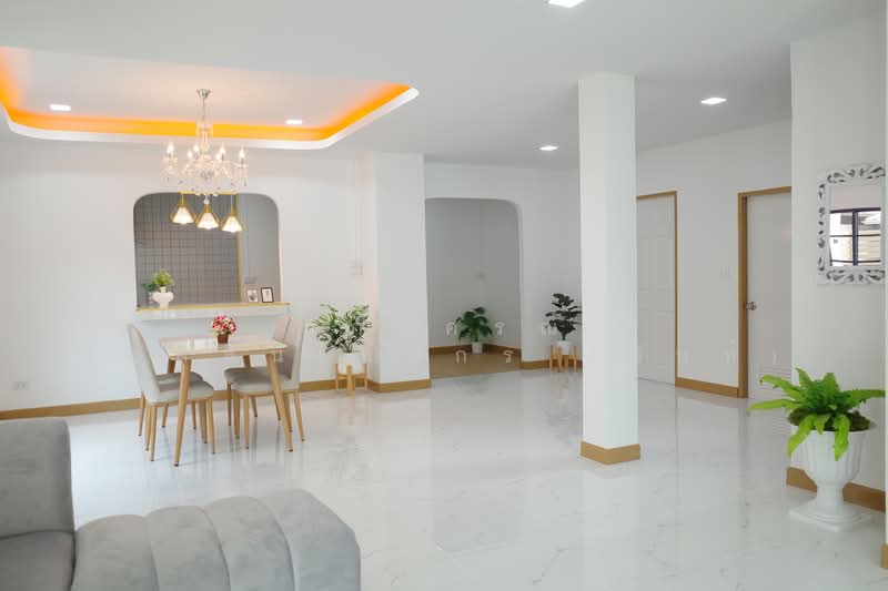 Royal Park Ville Suwinthawong, Bangkok, Suwinthawong Road, Lam Phak Chi, Nong Chok, Bangkok, 4 Bedrooms, 200 sqm, Single Detached House For Sale, by นภัสศรณ์ วงศ์สินไทยกร (นันท์), 500299630 - DDproperty.com
