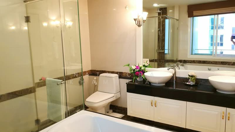 Piyathip Place, Bangkok, 24 Soi Prommitr, Khlong Tan Nua, Watthana, Bangkok, 4 Bedrooms, 572 sqm, Apartment For Rent, by Natnicha Khamvilai, 500299742 - DDproperty.com