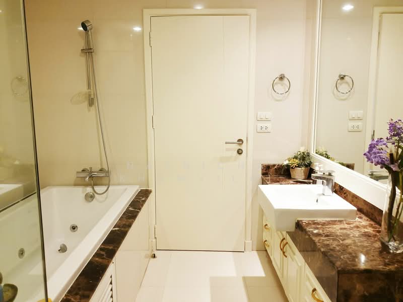 Piyathip Place, Bangkok, 24 Soi Prommitr, Khlong Tan Nua, Watthana, Bangkok, 4 Bedrooms, 572 sqm, Apartment For Rent, by Natnicha Khamvilai, 500299742 - DDproperty.com