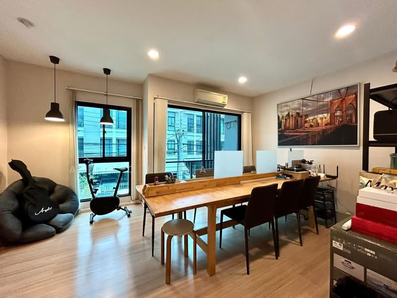Baan Klang Muang Rama 9-Ramkhmahaeng, Bangkok, Soi Ramkhamhaeng 39, Phlapphla, Wang Thonglang, Bangkok, 3 Bedrooms, 160 sqm, Townhouse For Sale, by Adool Manusdee, 500299870 - DDproperty.com