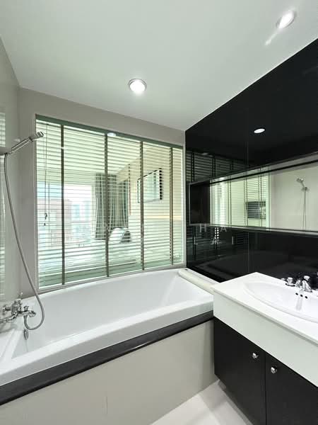 The Address Chidlom, Bangkok, Ploenchit Road, Lumphini, Pathum Wan, Bangkok, 1 Bedroom, 40 sqm, Condo For Rent, by Natnicha Khamvilai, 500299889 - DDproperty.com