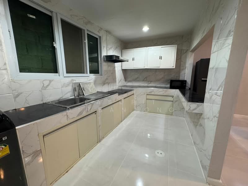 2-BR Townhouse, Bangkok, Bang Chak, Phra Khanong, Bangkok, 2 Bedrooms, 100 sqm, Townhouse For Rent, by Pasupit Ditbanjong, 500299910 - DDproperty.com