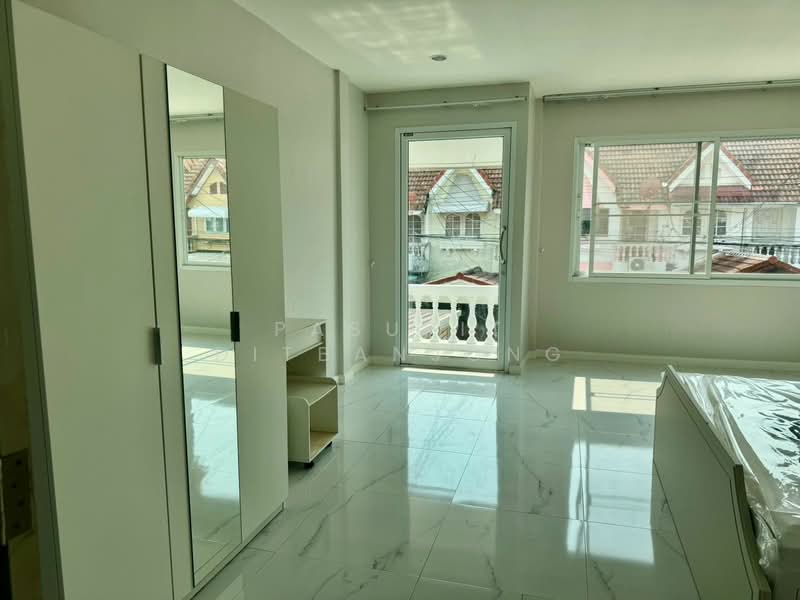 2-BR Townhouse, Bangkok, Bang Chak, Phra Khanong, Bangkok, 2 Bedrooms, 100 sqm, Townhouse For Rent, by Pasupit Ditbanjong, 500299910 - DDproperty.com