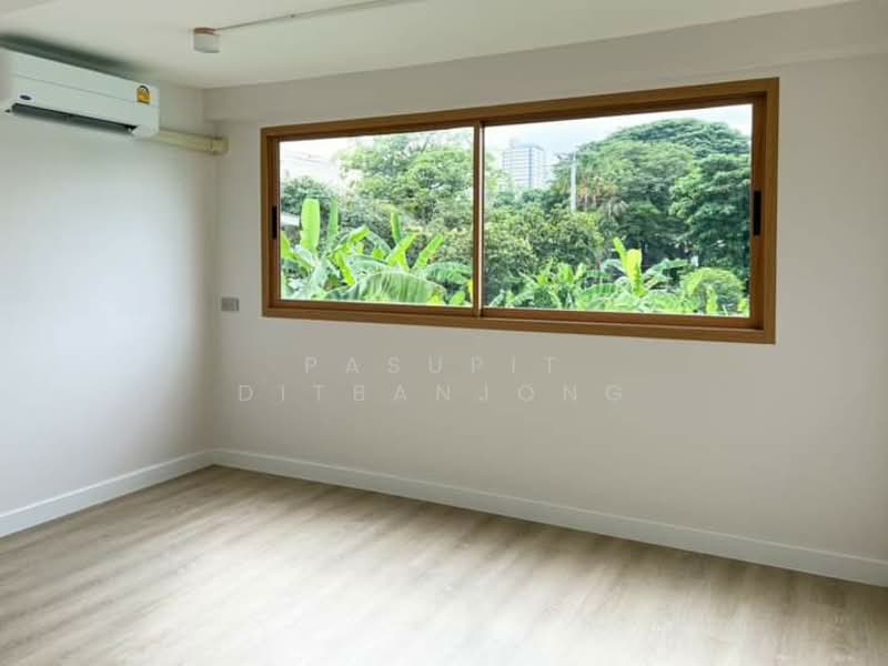 4-BR Townhouse, Bangkok, Khlong Tan Nua, Watthana, Bangkok, 4 Bedrooms, 210 sqm, Townhouse For Rent, by Pasupit Ditbanjong, 500299915 - DDproperty.com